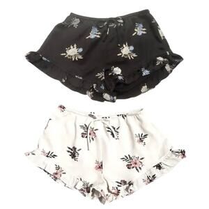 Bundle - 2 Pairs Honey Punch Ruffle Shorts Floral Black & White Sz Small